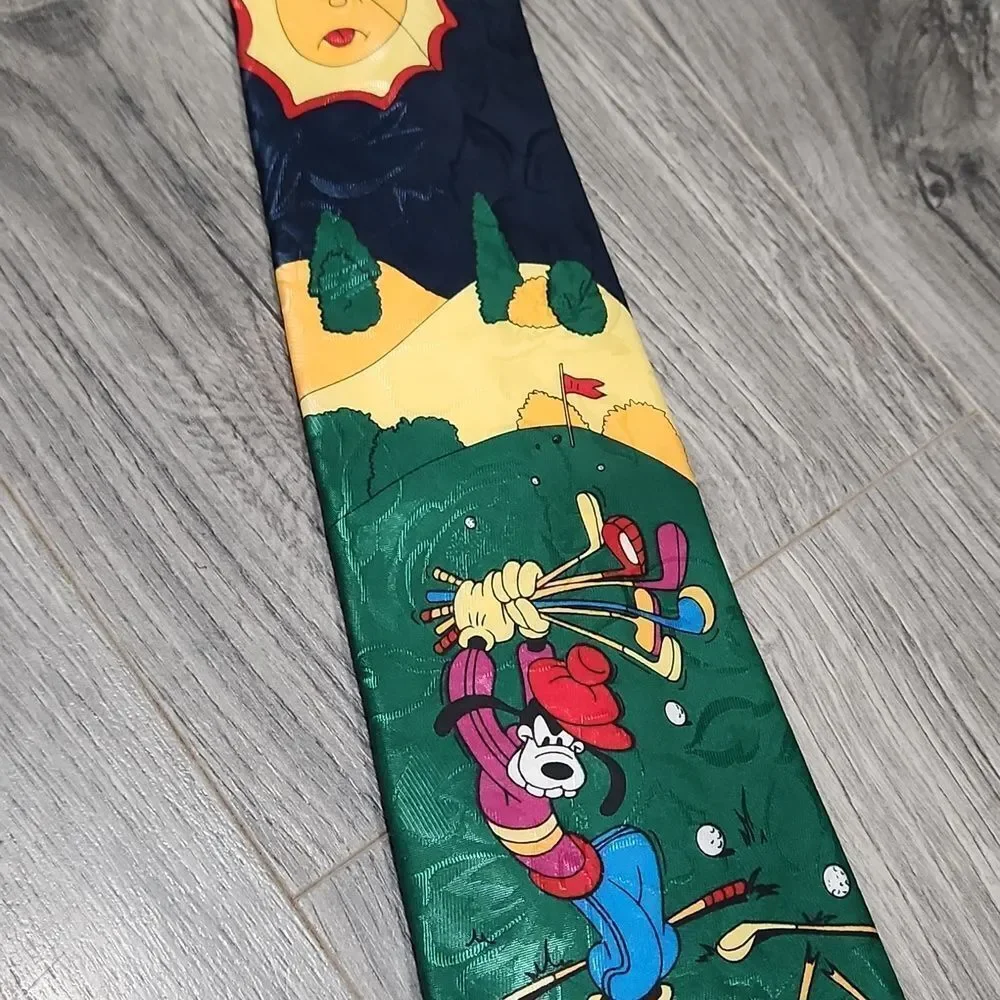 Beautiful DISNEY Goofy Golfing Fun Nostalgia Tie